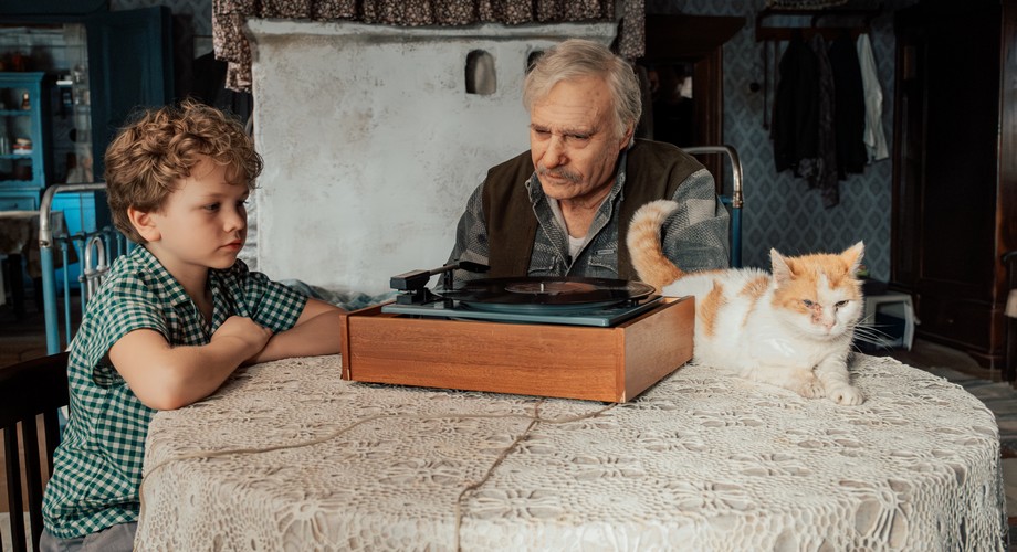 Евгений Цыганов стал 76-летним Дедом