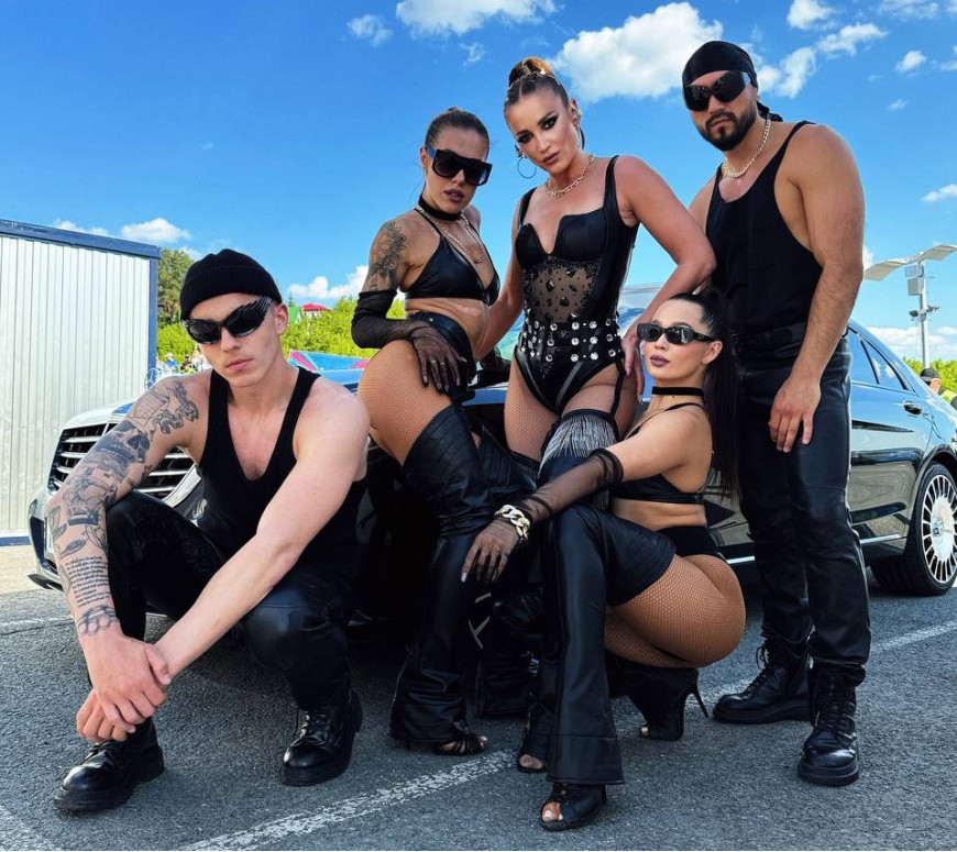 В День защиты детей на VK Fest 2024 в Уфе Ольга Бузова выступила в «откровенном» наряде  