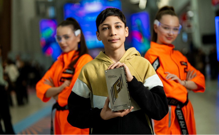 Старт кольцевой гонке REC в Санкт-Петербурге дал 14-летний фиджитал-гонщик