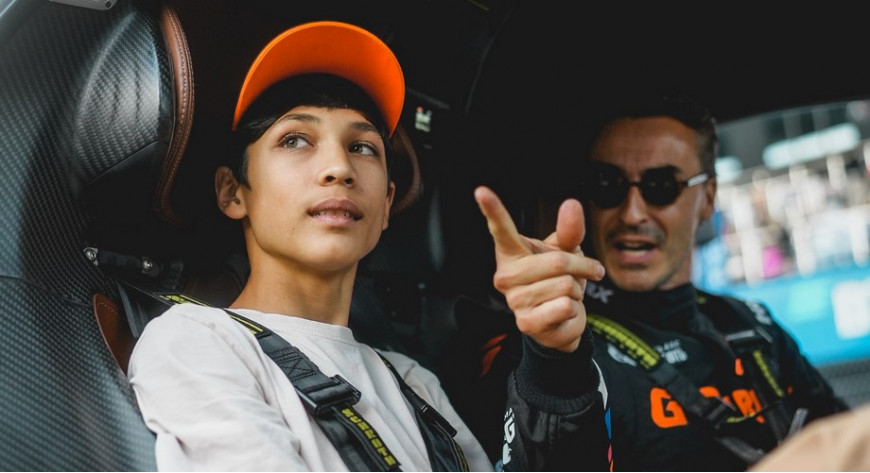 Старт кольцевой гонке REC в Санкт-Петербурге дал 14-летний фиджитал-гонщик