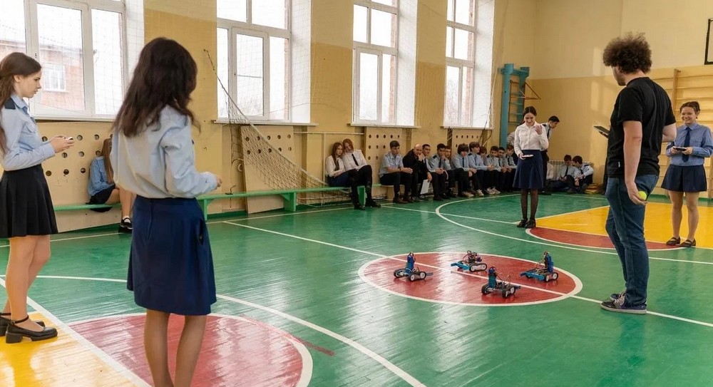 Мобильная лаборатория центра «Персей» проводит интерактивные занятия для школьников Приангарья